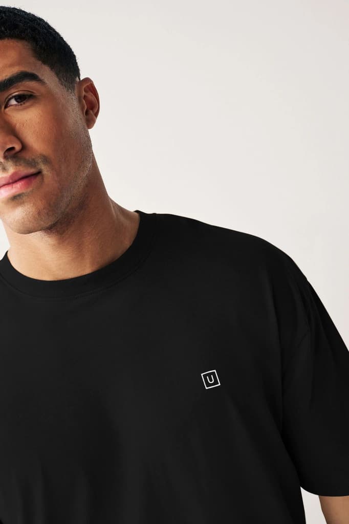 Men's Jet Black Solid Round Neck Oversized Half Sleeve Cotton T-Shirt — photo 5