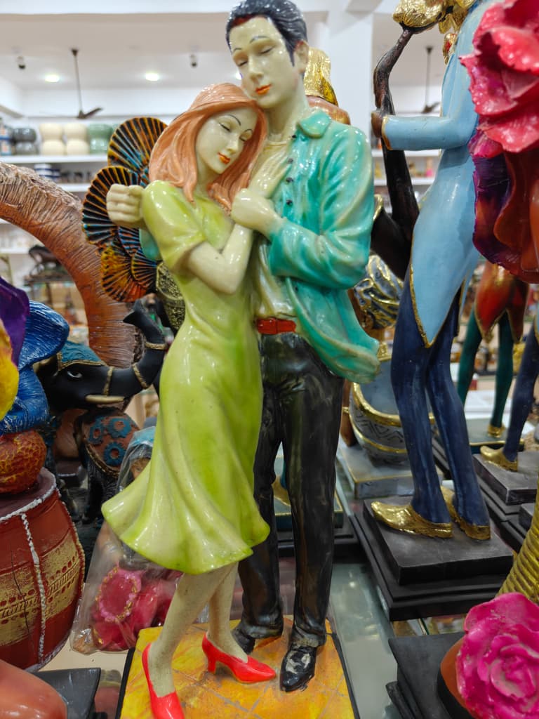 Green Statue of a Couple | Sculpture | Porcelain | Pink
