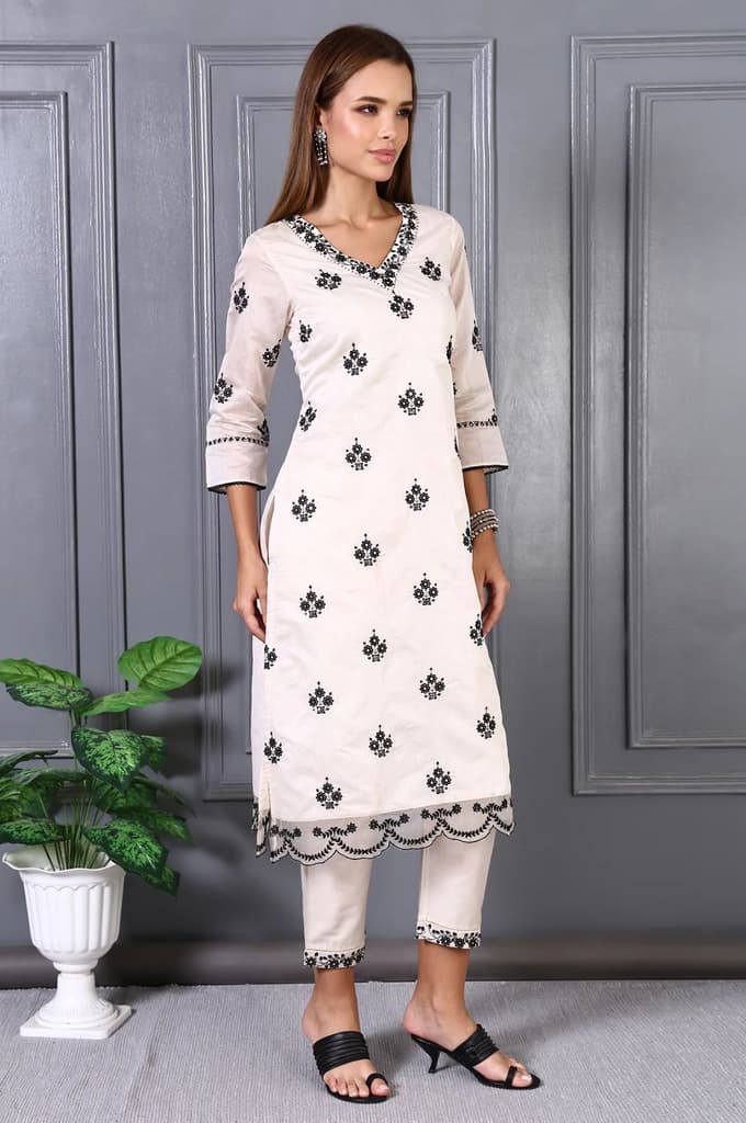 Cream Mirror Embroidered Chanderi Straight Kurta, Pants and Dupatta Set — photo 6