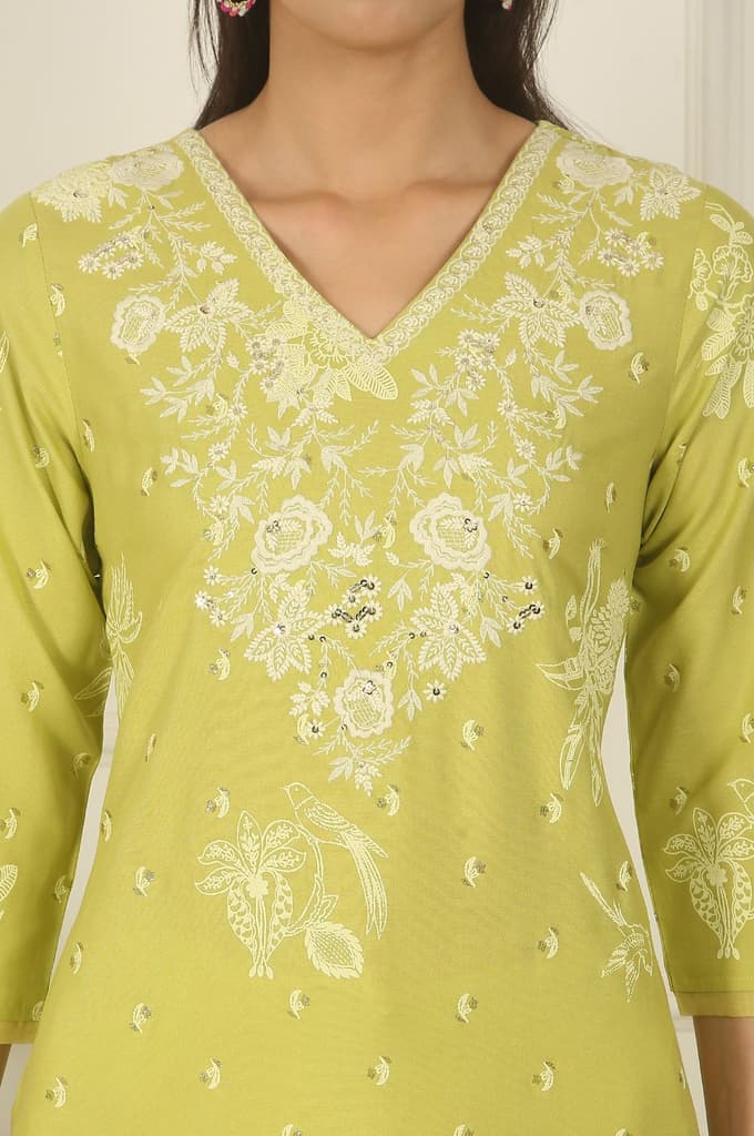 Green Floral Printed Rayon Straight Kurta with Embroidered Yoke — photo 3