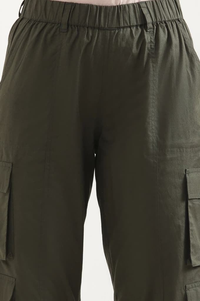Muted Sage Green Solid Straight Fit Cotton Cropped Pants With Drawstring — photo 6