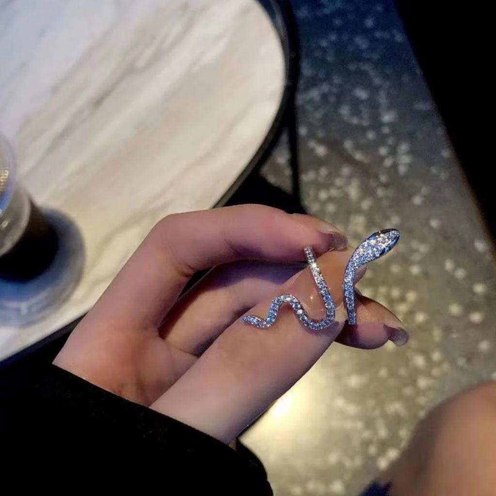 Serpent Spark – Adjustable Glam Coil Ring — photo 3