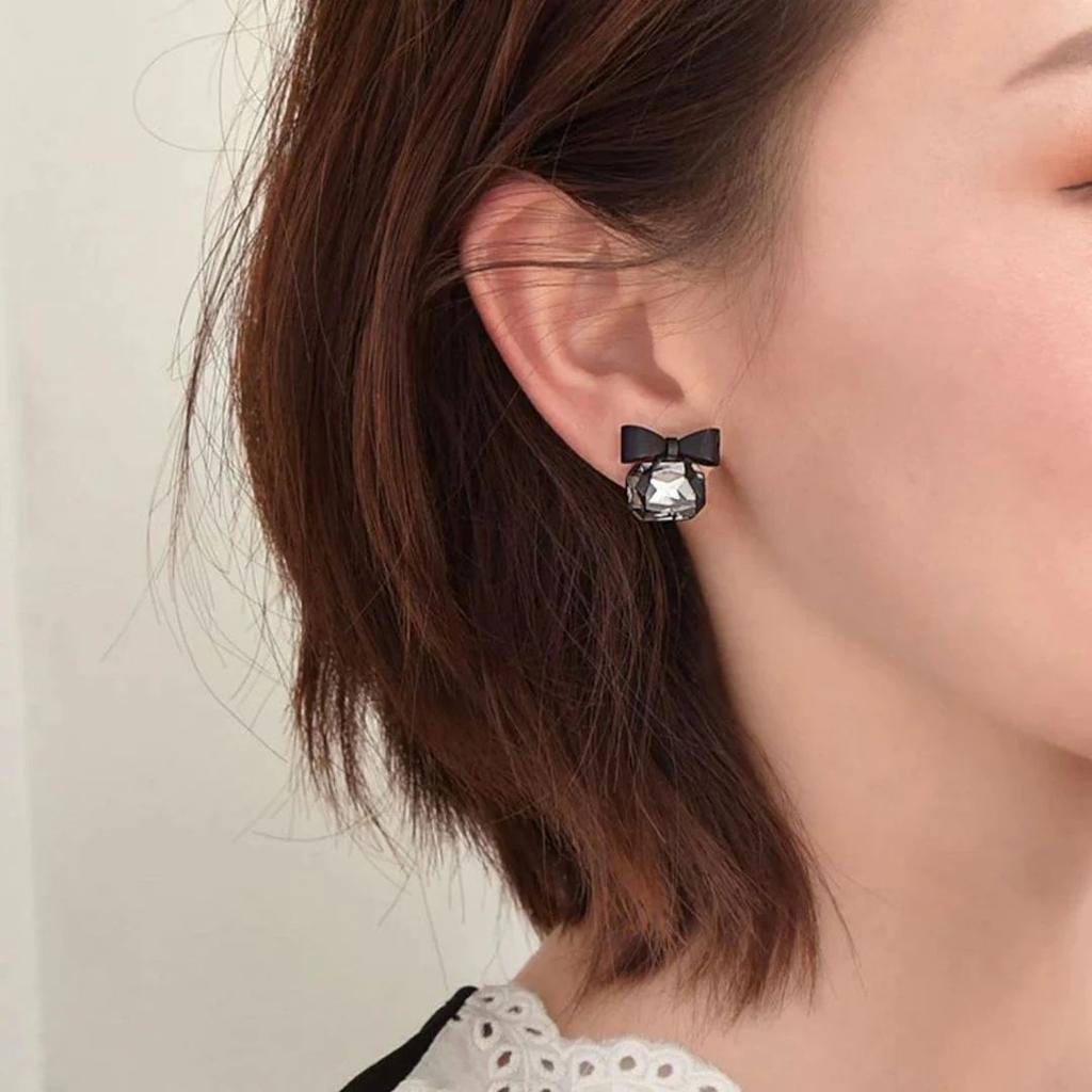 Bow Shaped Earrings | Elegant and Timeless Jewelry — photo 7