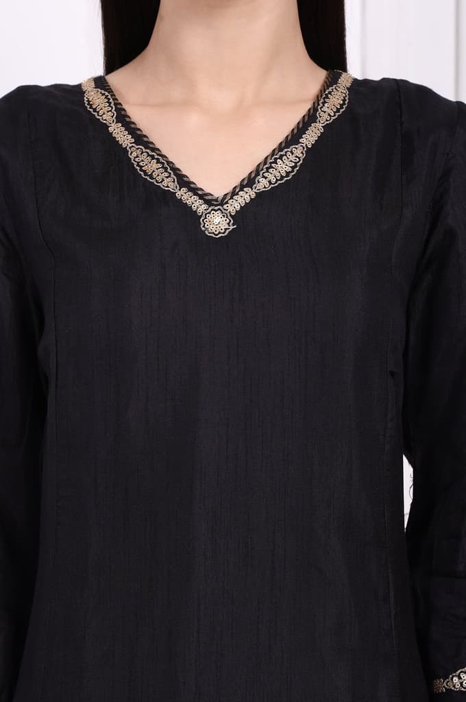 Black Embroidered Straight Kurta with Straight Pant and Dupatta Set — photo 3