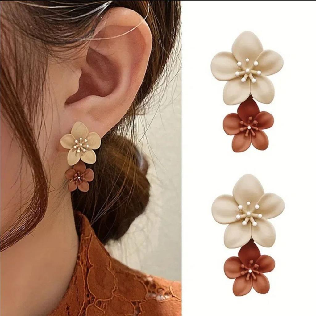 Blossom Gleam – Floral Stud Earrings — photo 5