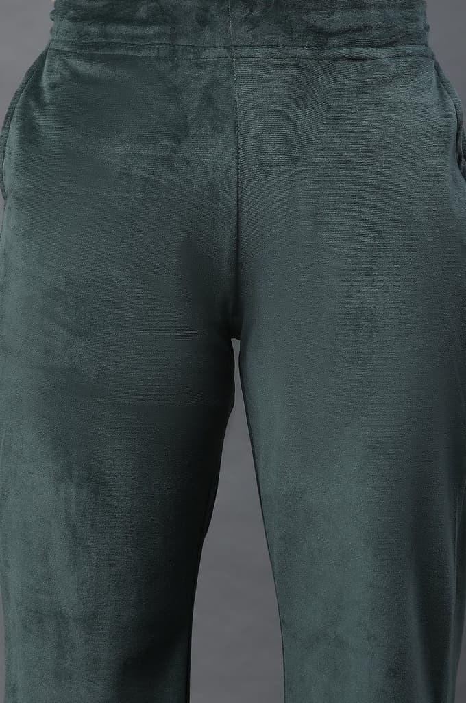 Green Solid Straight Fit Velvet Pants With Elasticated Waist — photo 6