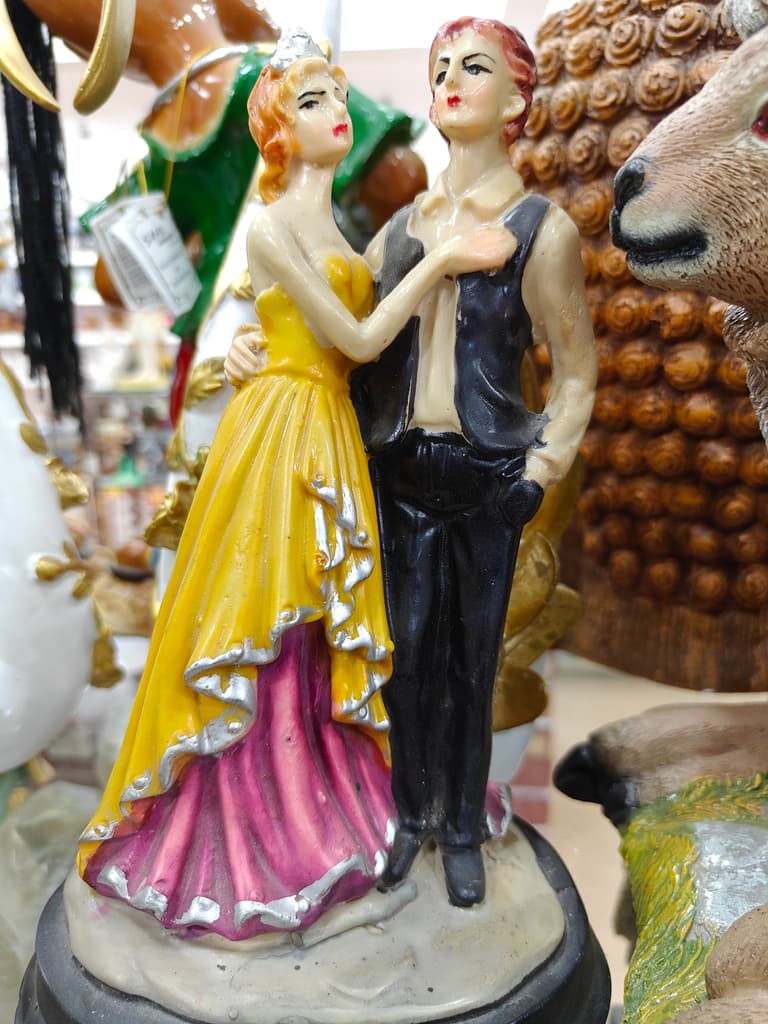Glass Sculpture of a Couple | Art Deco | Clear | Pink
