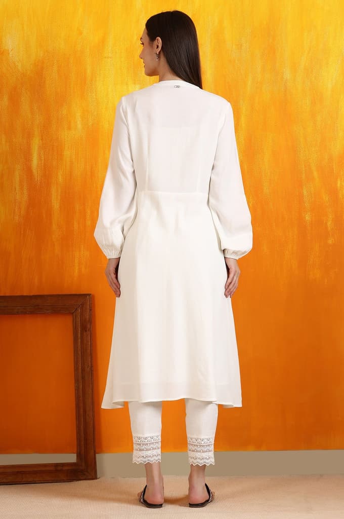 White Solid Pleated Yoke Moss Textured Straight Kurta — photo 5