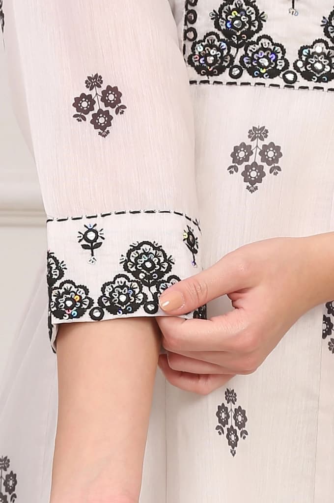 White Floral Printed Embellished Chanderi Flared Kurta, Pant and Dupatta Set — photo 7