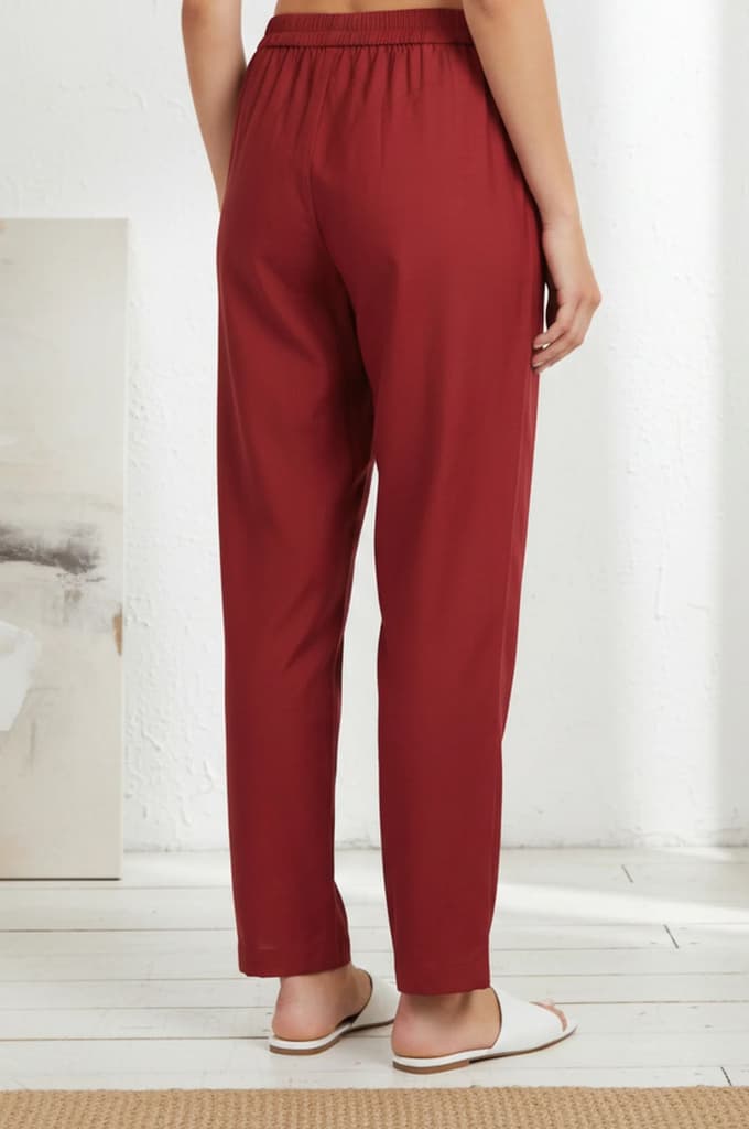 Red Solid Relaxed Fit Ankle Length Mid Rise Straight Pants — photo 3