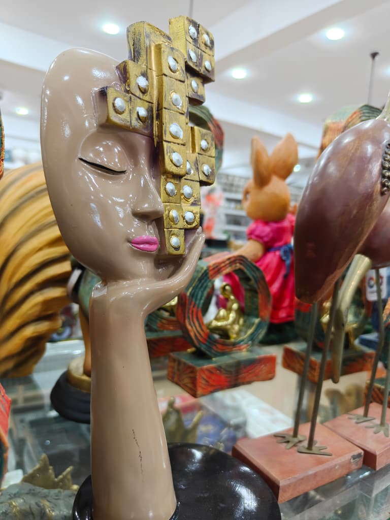 Headless Mannequin with Pink Lips | Display | Artificial | Brown