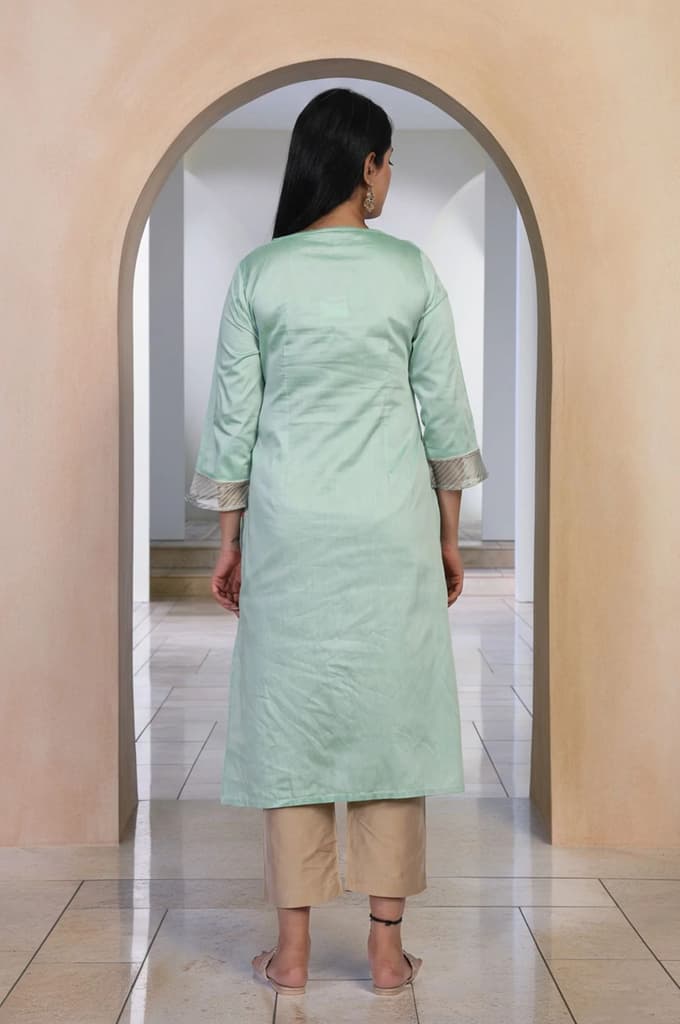 Green Embroidered Straight Kurta — photo 5