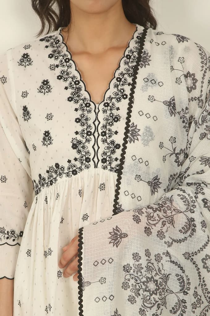 White Printed Thread Embroidered Chanderi Kurta, Pants and Kota Dupatta — photo 4