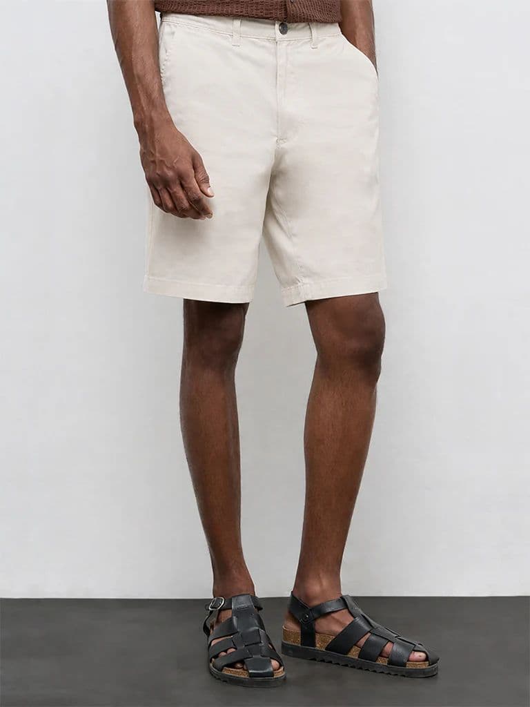WES Casuals Light Beige Relaxed-Fit Mid-Rise Cotton-Blend Carpenter Shorts — photo 3