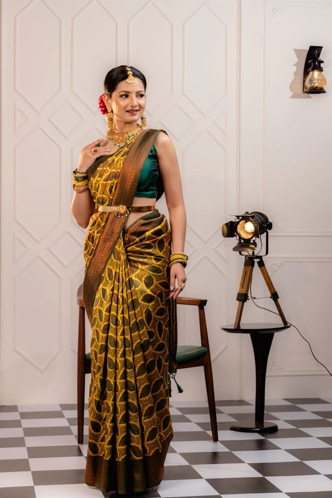 Mimosa Women's Woven Design Kanjivaram Style Art Silk Saree With Blouse Piece : SA00001776YLWFREE — photo 2