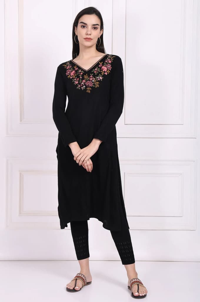 Black Embroidered Straight Acrylic Winter Kurta — photo 2