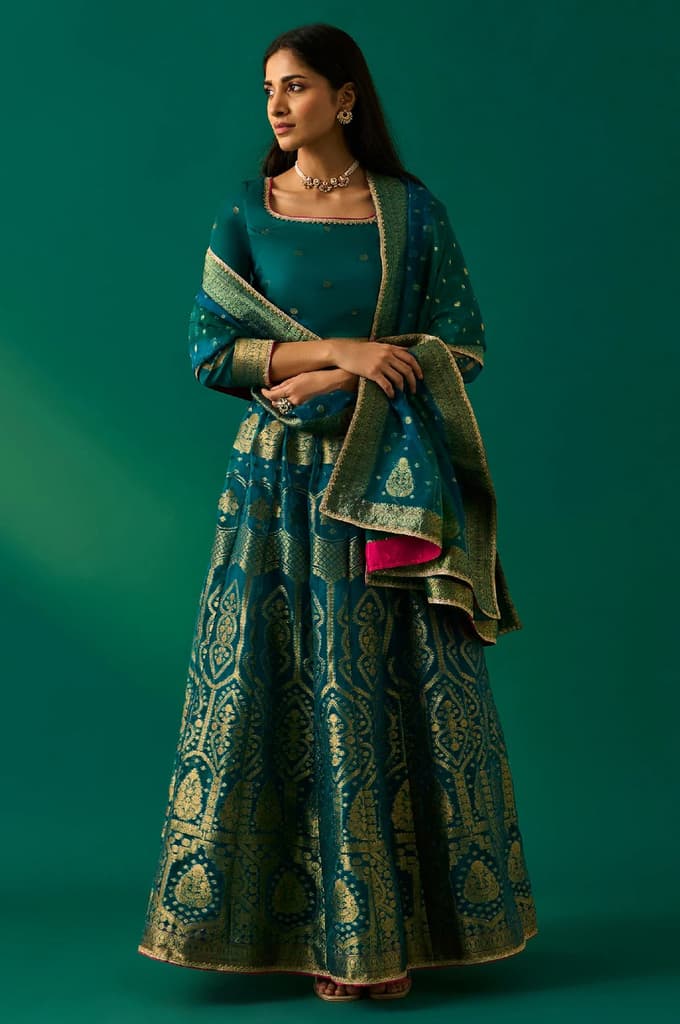 Green Embellished Fitted Organza Blouse with Skirt and Dupatta Set — XS