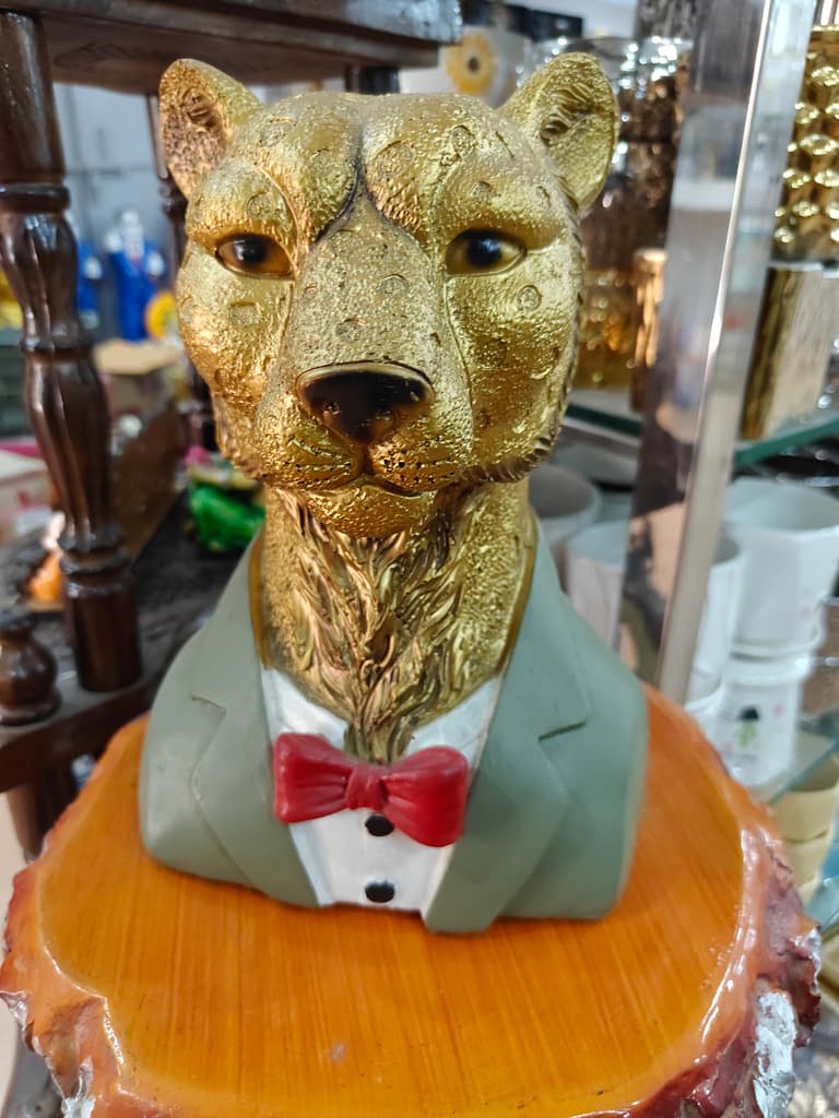 Gold Statue of a Man | Sculpture | Bronze | Decorative