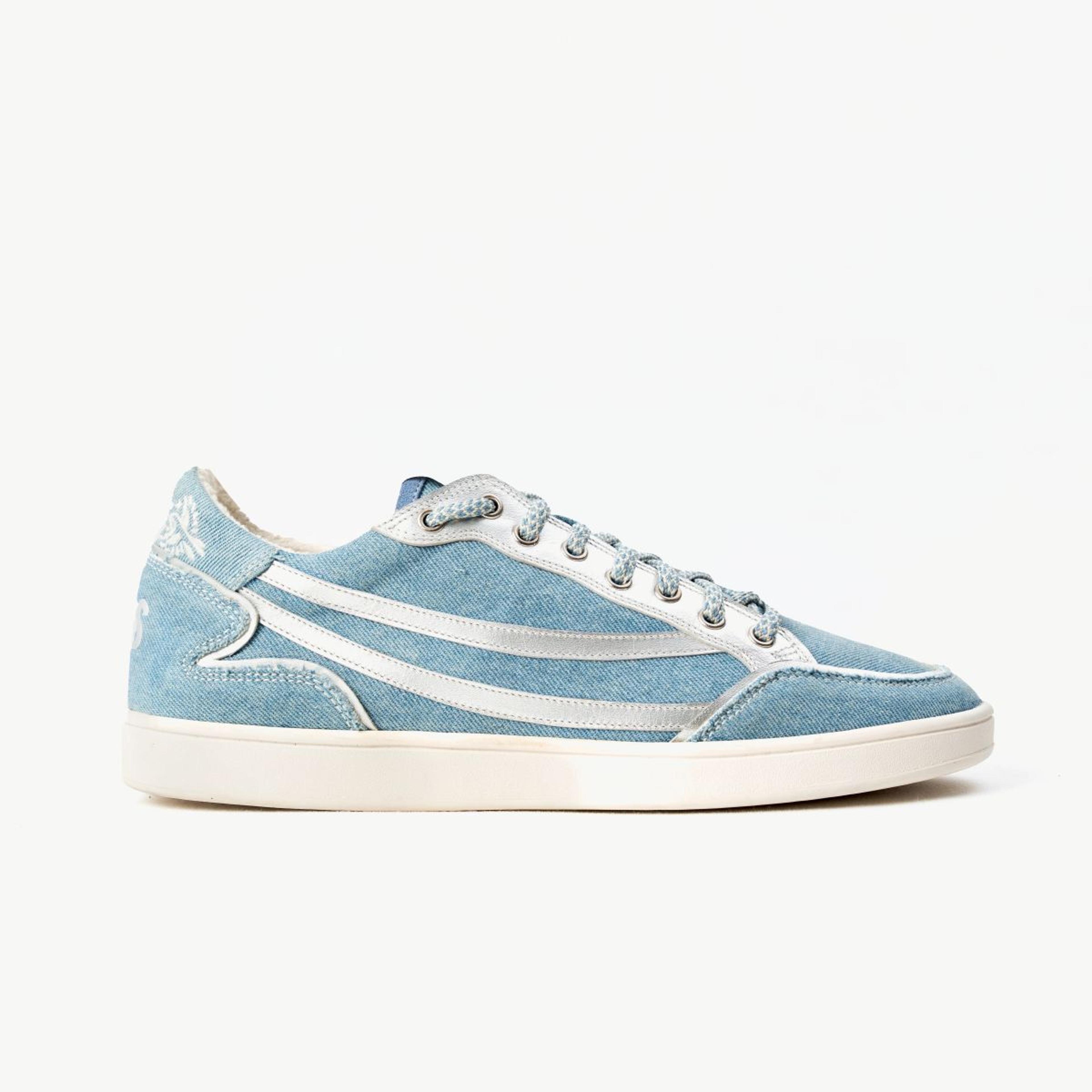 Gully Number 001 - Baaz Baadal Blue