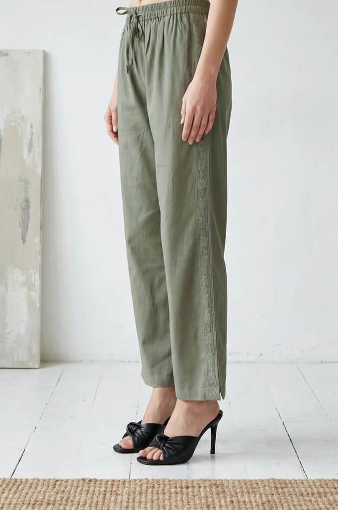 Olive Solid Lace Cotton Blend Relaxed Fit Ankle Length Pants — photo 2