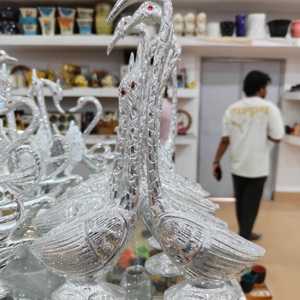 Swan Statue | Glass | White | Decorative