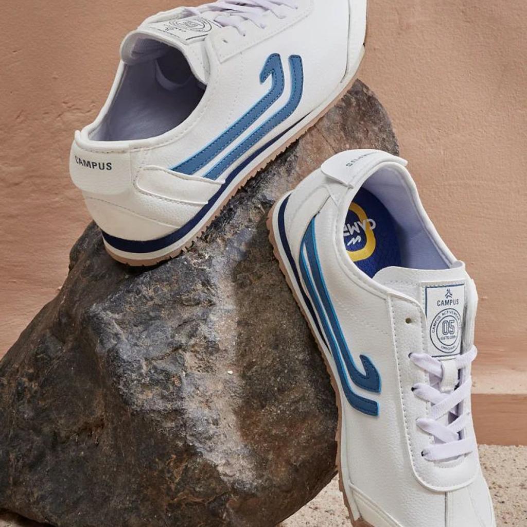 VIBRO White Women's Sneakers