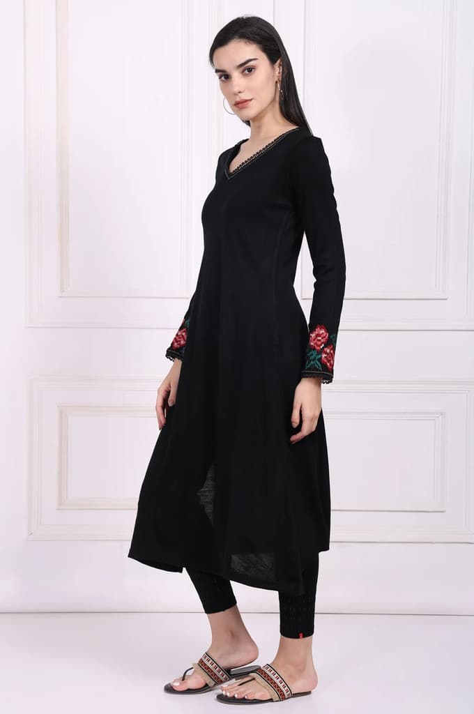 Black Embroidered A-Line Acrylic Winter Kurta — photo 4