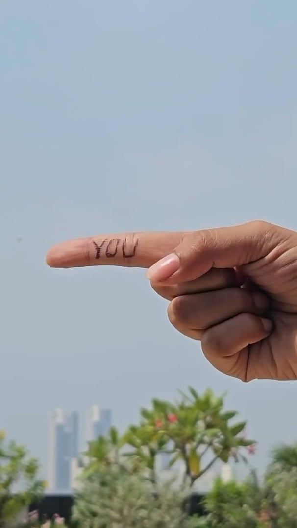 A Sign to Wear Your SPF! 🖐️☀️