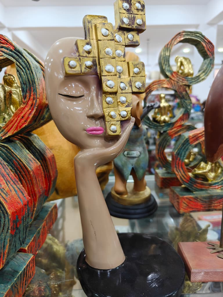Headless Mannequin with Pink Lips | Display | Artificial | Brown