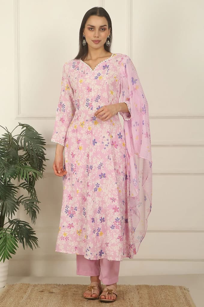 Pink Floral Printed Flared Rayon Kurta, Pants and Dupatta Set — photo 2