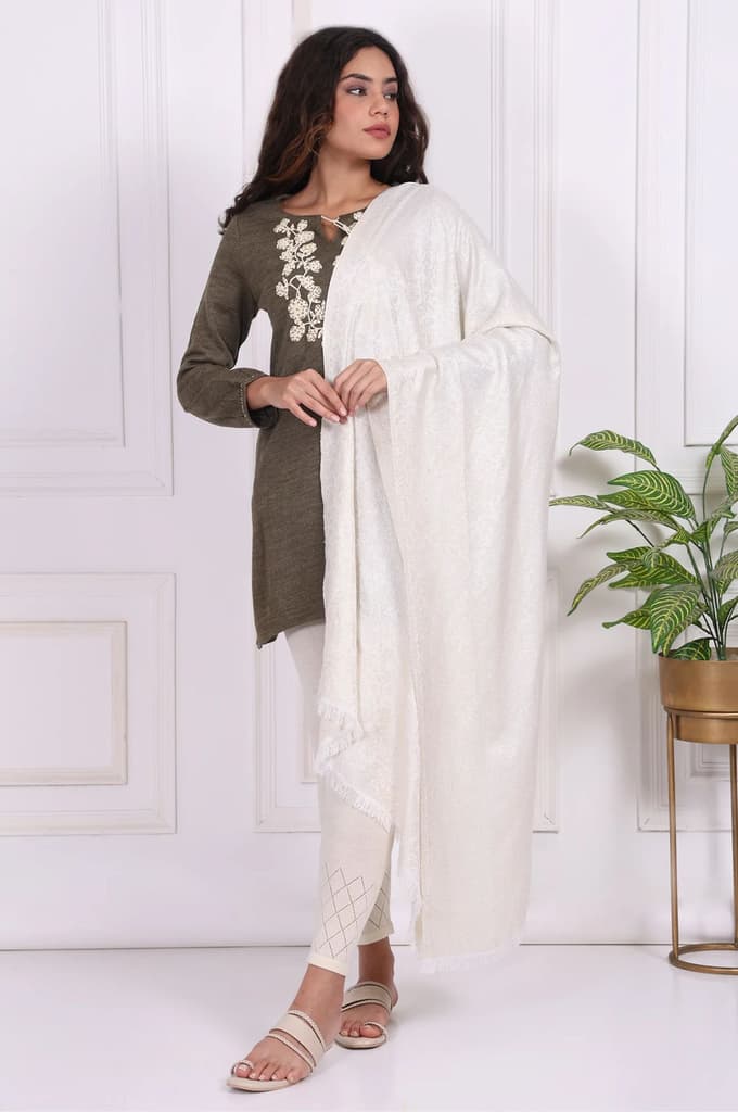 Off-White Textured Woven Design Fringed Stole — photo 2
