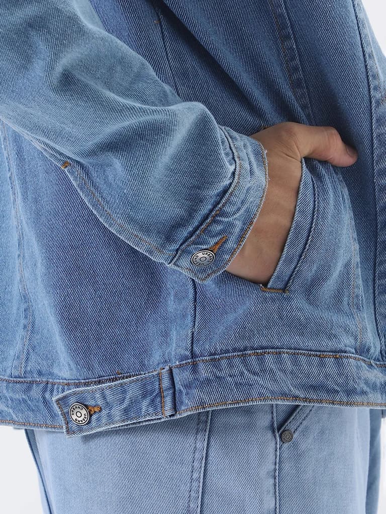 Men's Light Blue Solid Regular Fit Washed Full Sleeve Denim Jacket — photo 7