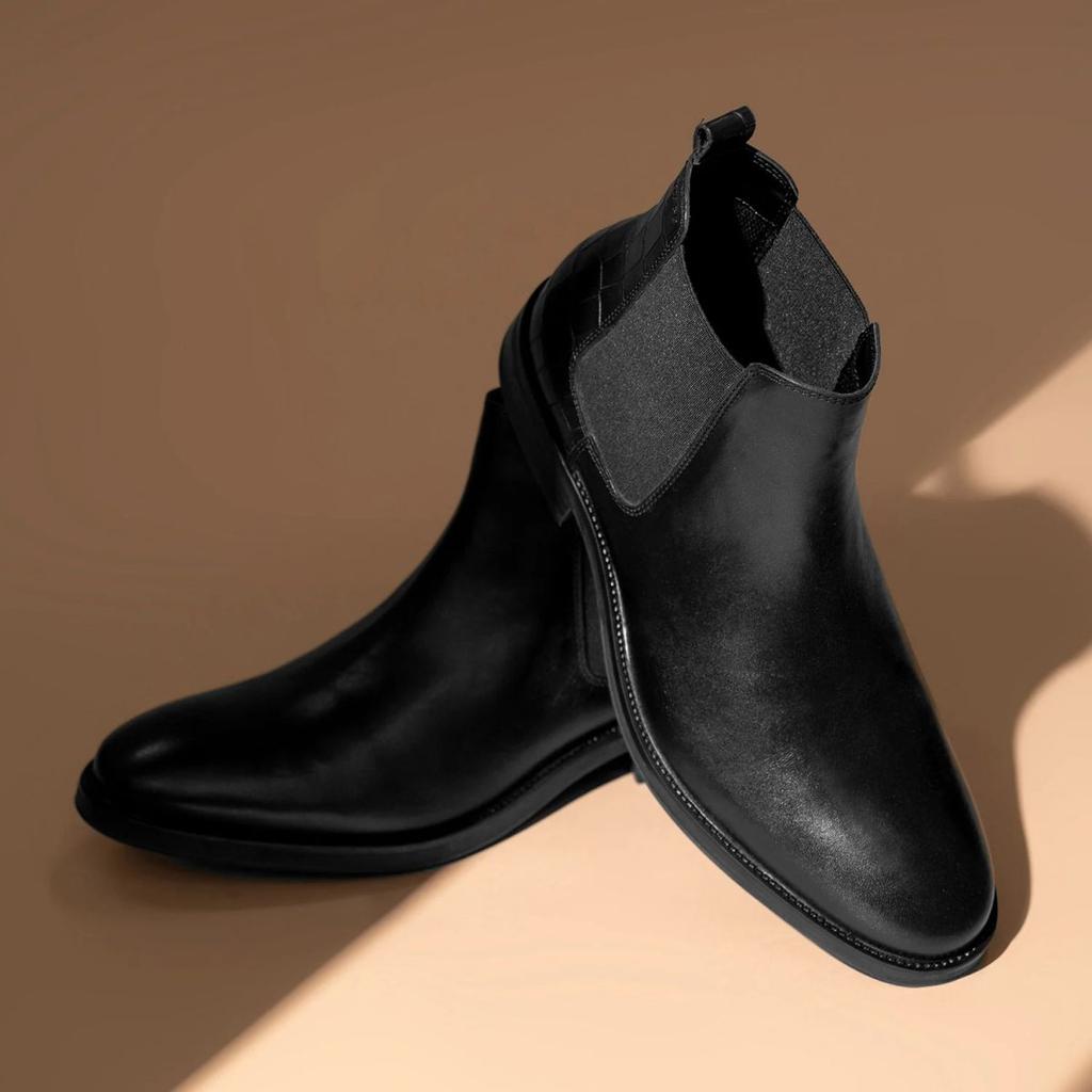 Chelsea Boots in Black — photo 6