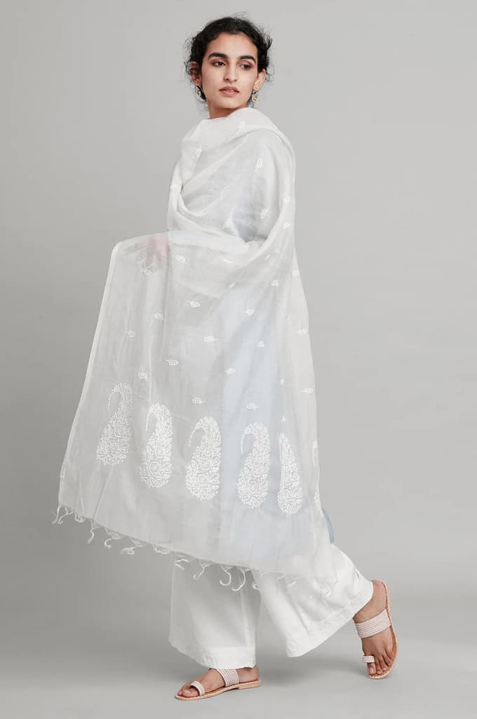 White Paisley Printed Thread Embroidered Pure Silk Dupatta — photo 3