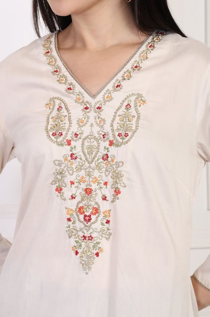 Cream Embroidered A-Line Rayon Kurta — photo 3