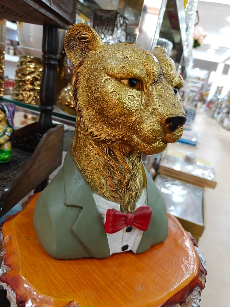 Gold Statue of a Man | Sculpture | Bronze | Decorative