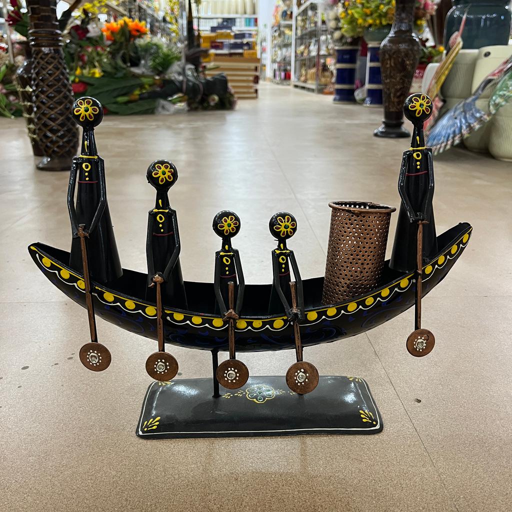 A black and yellow plate with a crown | Unknown