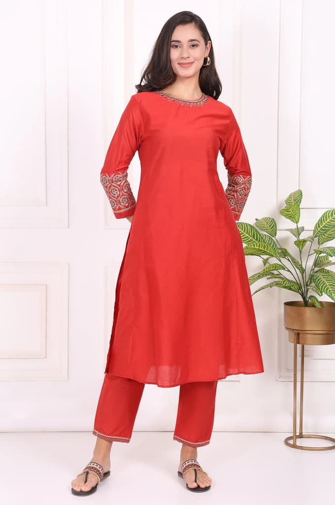 Red Solid Embroidered Straight Kurta and Straight Pants Set — photo 2