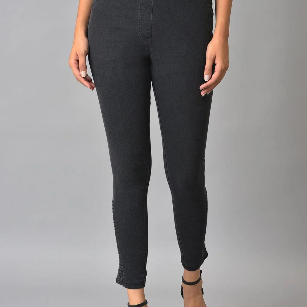 Grey Solid Skinny Fit Denim Jeggings With Pintuck Detail