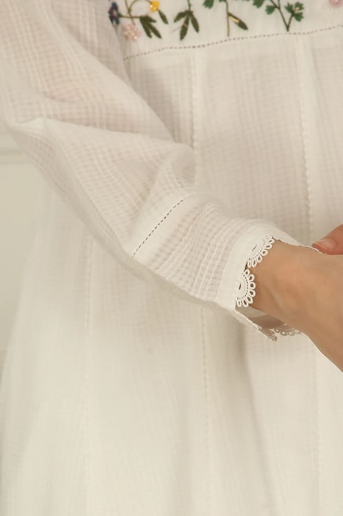 White Floral Embroidered Yoke Pure Cotton Anarkali Kurta — photo 8