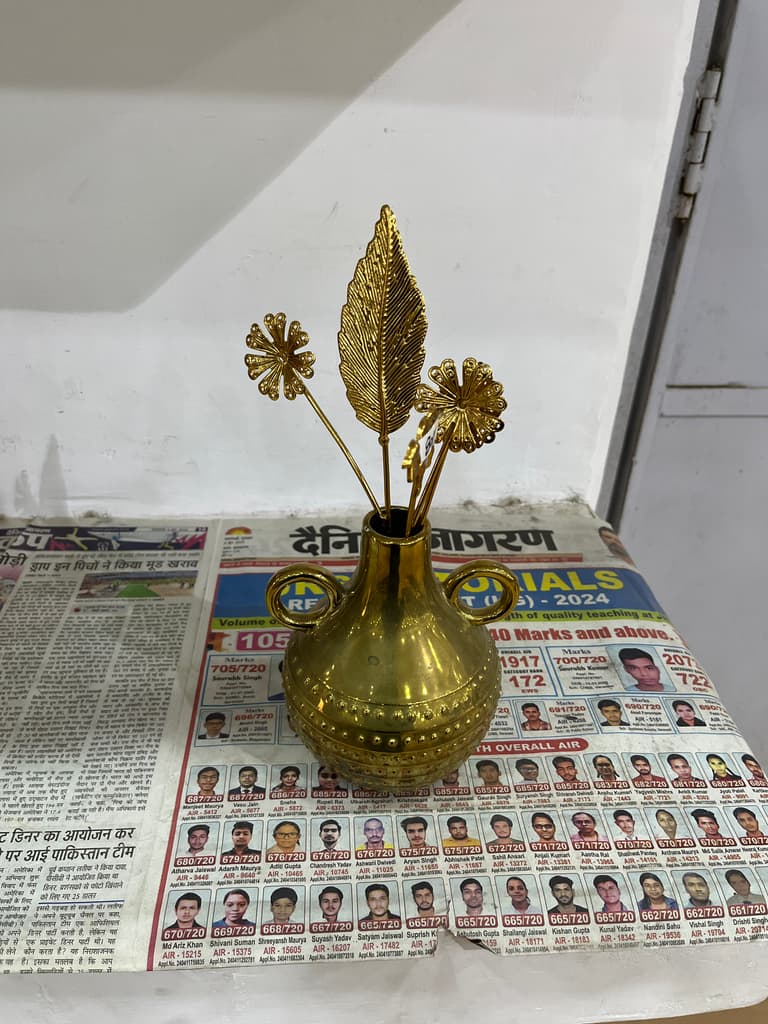Gold Leaf Vase | Vase | Gold | Gold