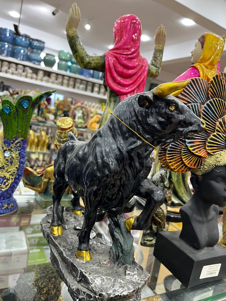 Black Bull Statue | Sculpture | Bronze | Gold