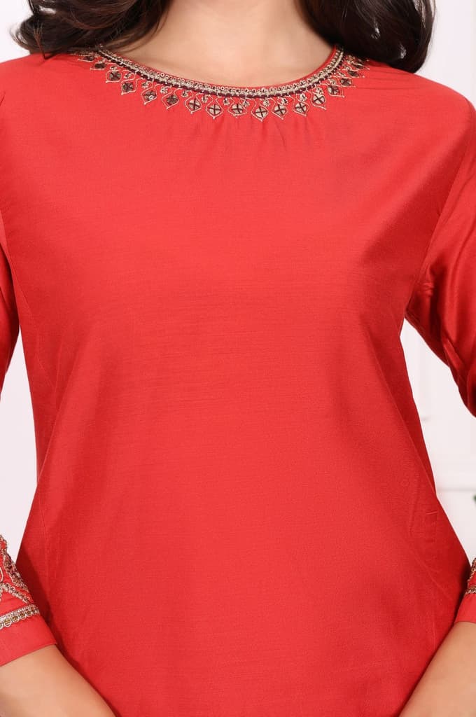 Red Solid Metallic Embroidered Straight Kurta — photo 3