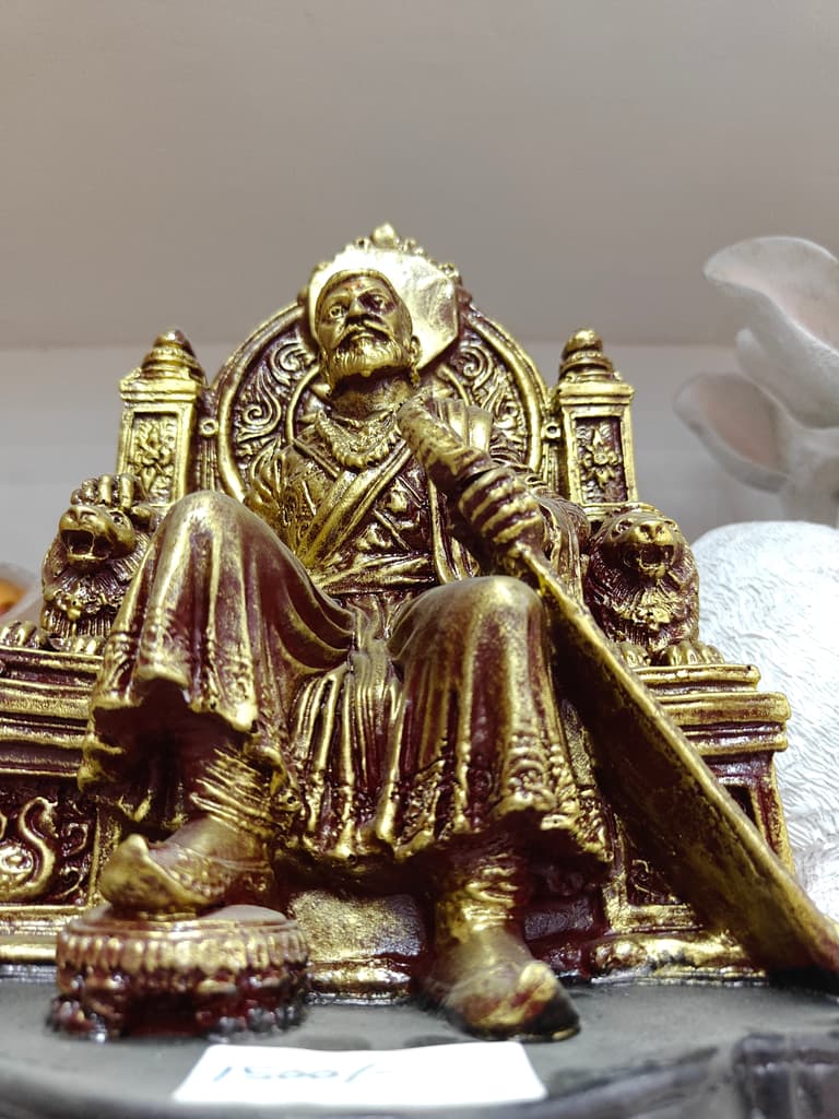 Gold Statue of a King | Sculpture | Bronze | Gold