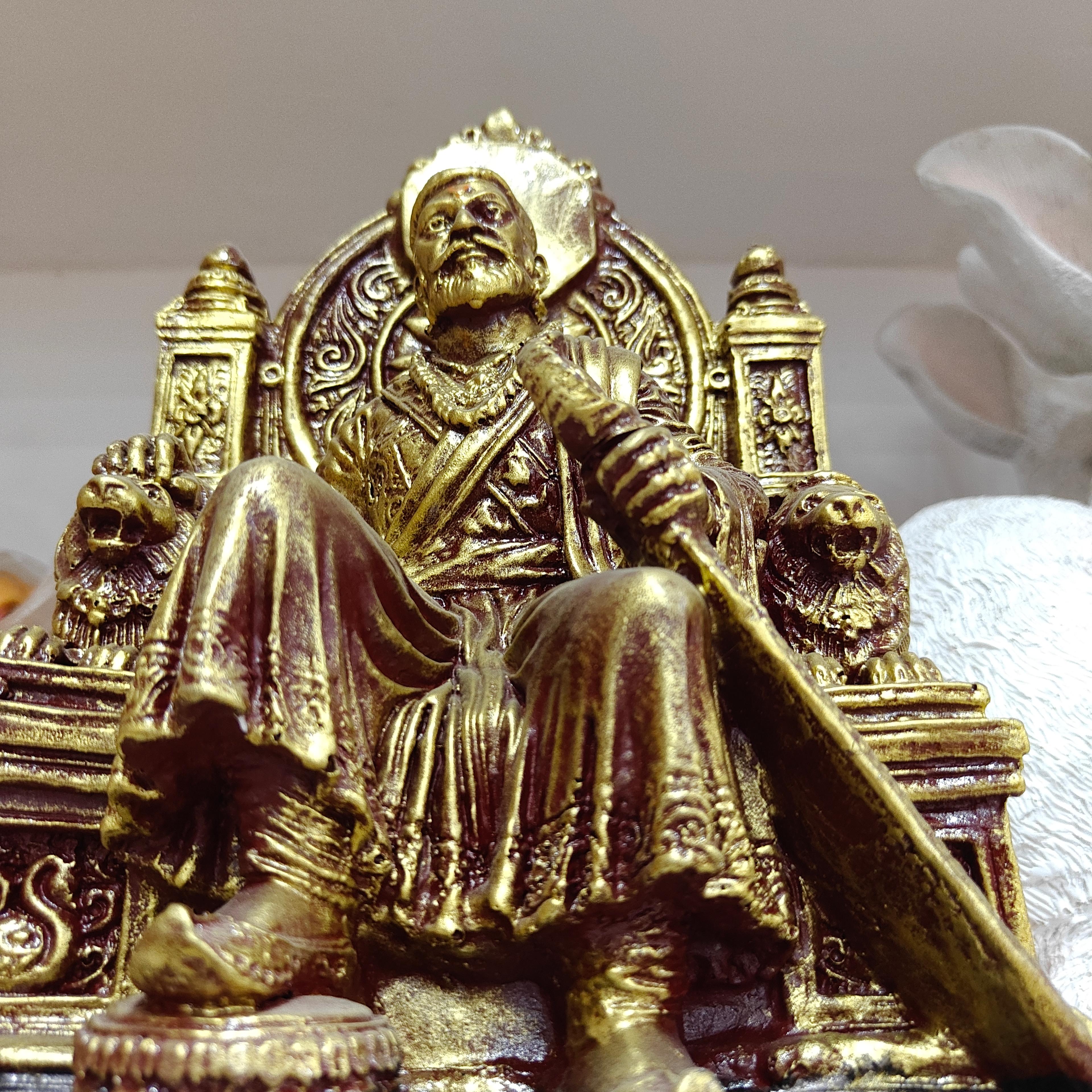 Gold Statue of a King | Sculpture | Bronze | Gold