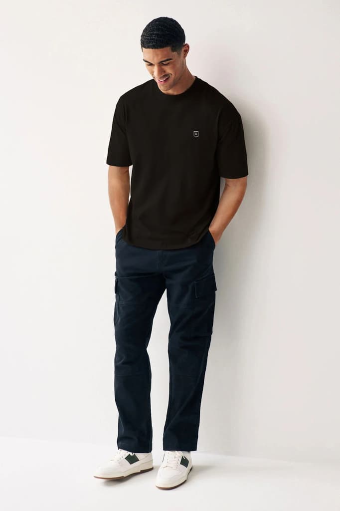 Men's Jet Black Solid Round Neck Oversized Half Sleeve Cotton T-Shirt — photo 4