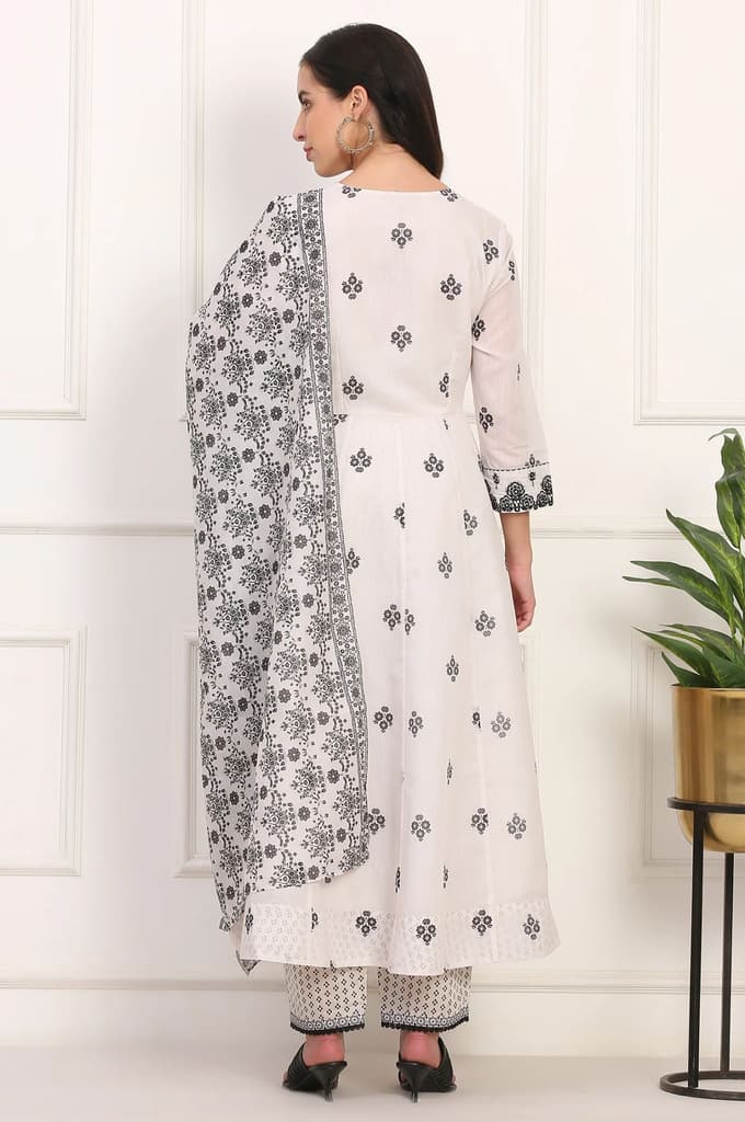 White Floral Printed Embellished Chanderi Flared Kurta, Pant and Dupatta Set — photo 5