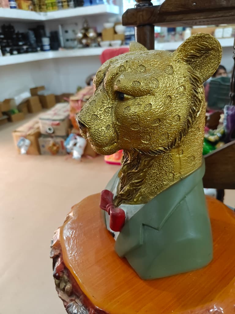 Gold Statue of a Man | Sculpture | Bronze | Decorative