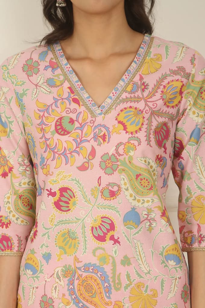 Pink Floral Printed Rayon Straight Kurta and Pants Set — photo 5