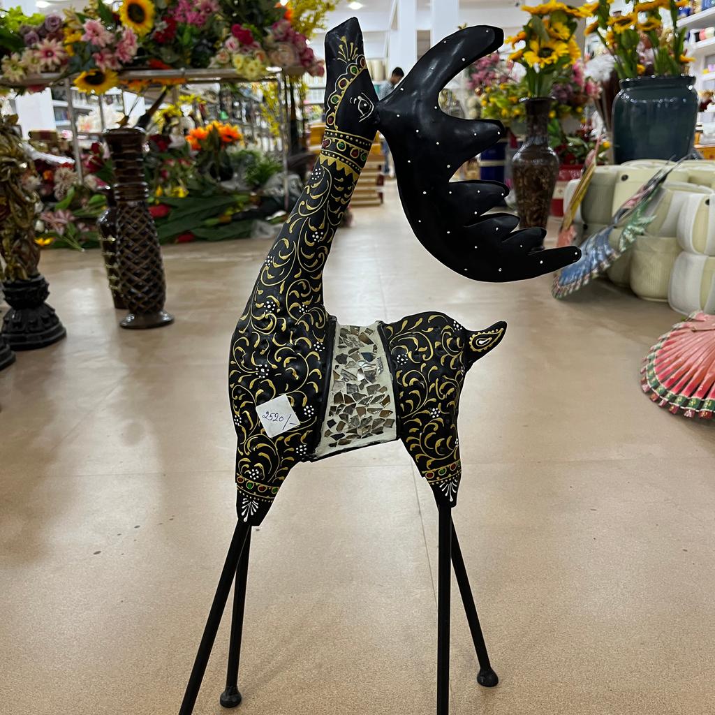 Giraffe Chair | Furniture | Wooden | Black and Gold